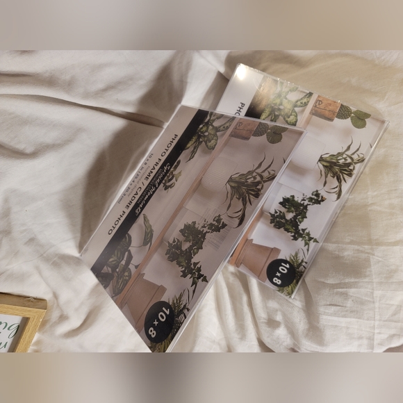 NWT SET OF 2 10X8 ACRYLIC CLEAR PHOTO FRAME SIGN DOCUMENT HOLDER - Picture 2 of 4